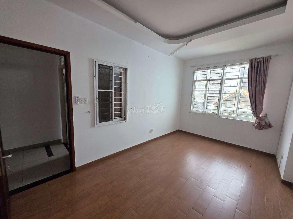 Mặt tiền đường C1 kinh doanh sầm uất, khu C200, sát bên sân bay