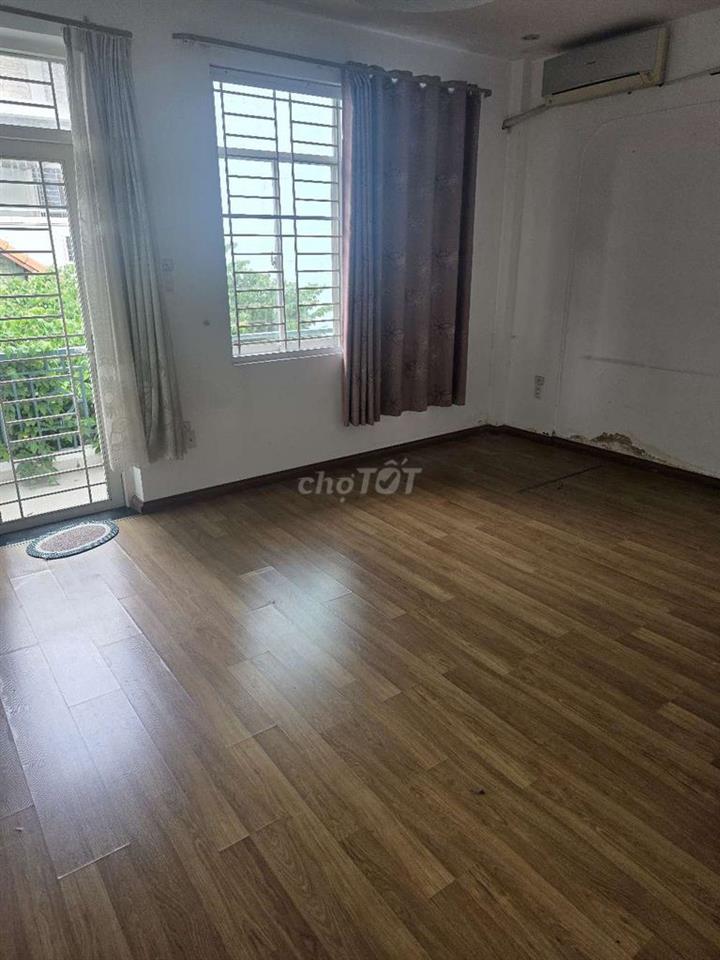 Mặt tiền đường C1 kinh doanh sầm uất, khu C200, sát bên sân bay