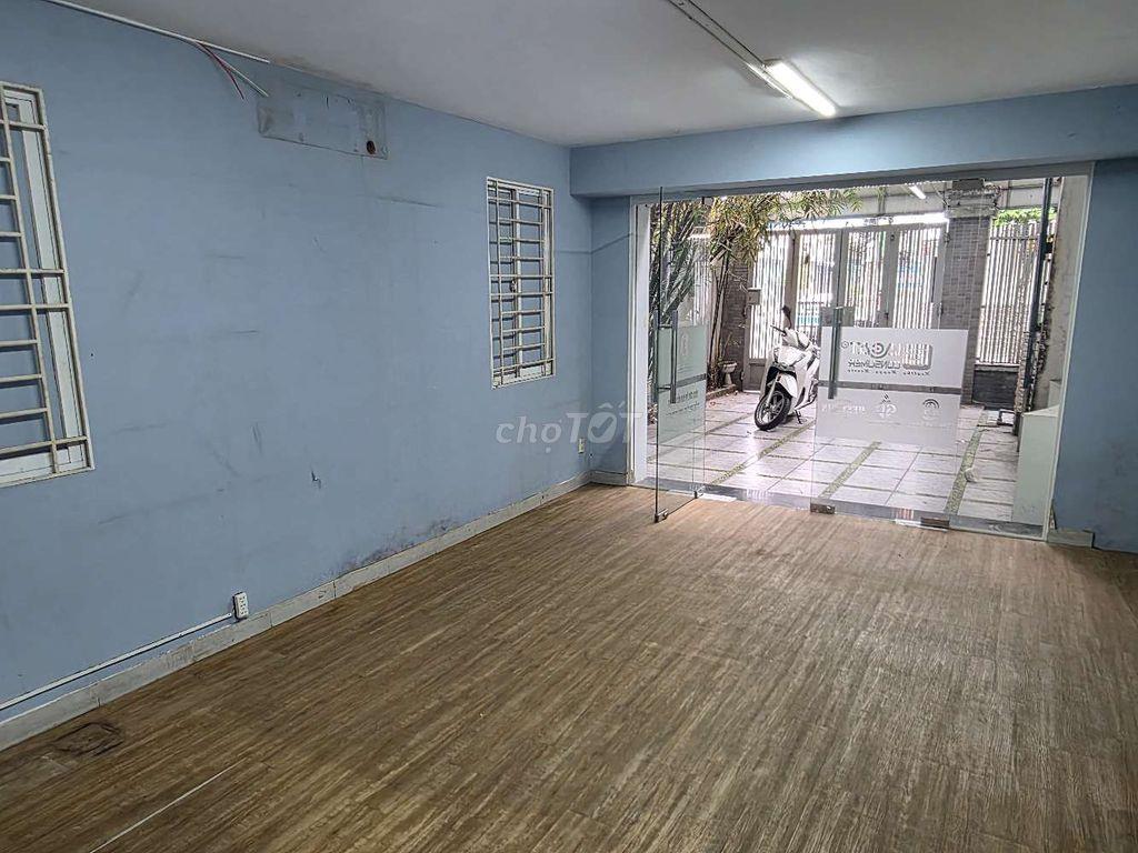 Mặt tiền đường C1 kinh doanh sầm uất, khu C200, sát bên sân bay
