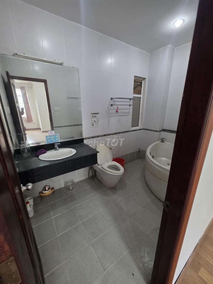 Mặt tiền đường C1 kinh doanh sầm uất, khu C200, sát bên sân bay