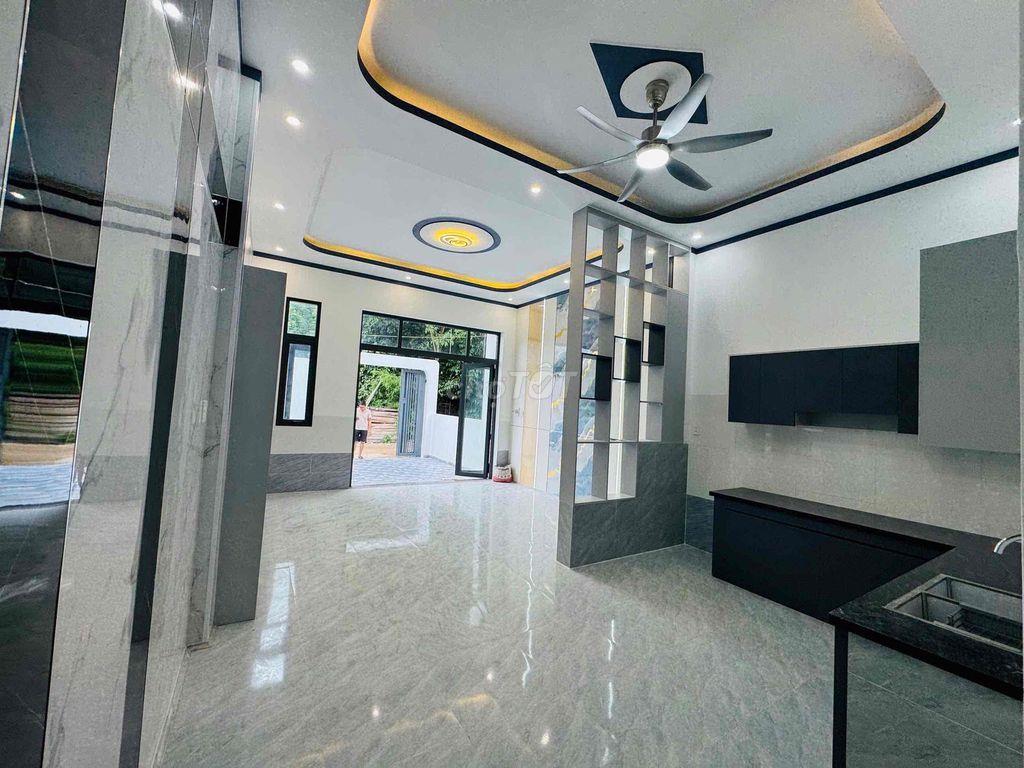Nhà mơi full ở thủ dầu một sân ô tô
