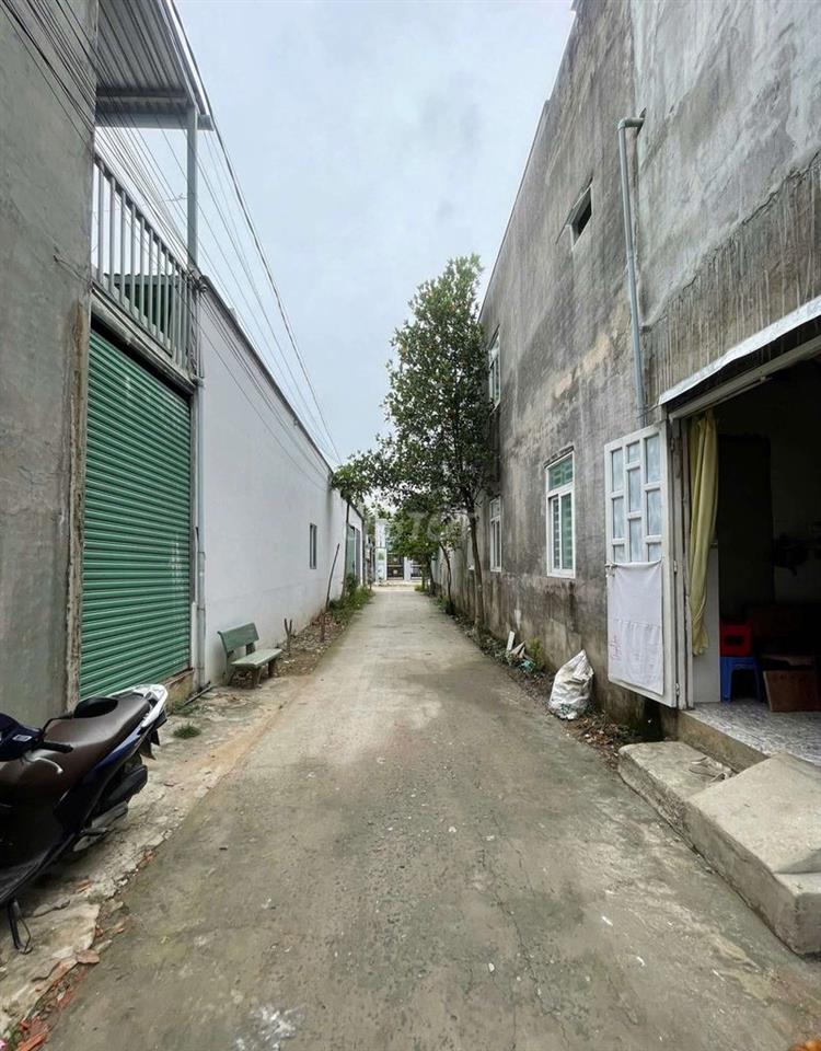 Tôi cần bán nhà gần chợ Bà Điểm Hóc Môn 400tr