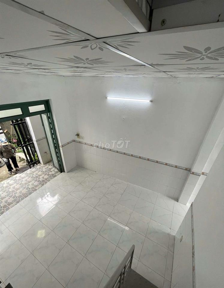Tôi cần bán nhà gần chợ Bà Điểm Hóc Môn 400tr