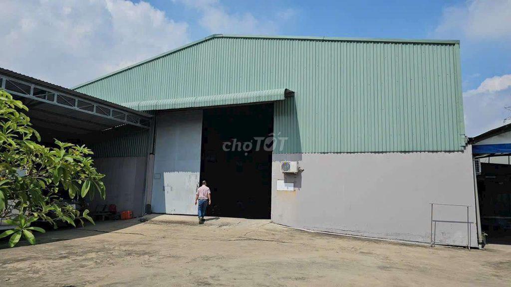 cho thuê nhà kho Tổng 1400m tại an phú đông .Q12