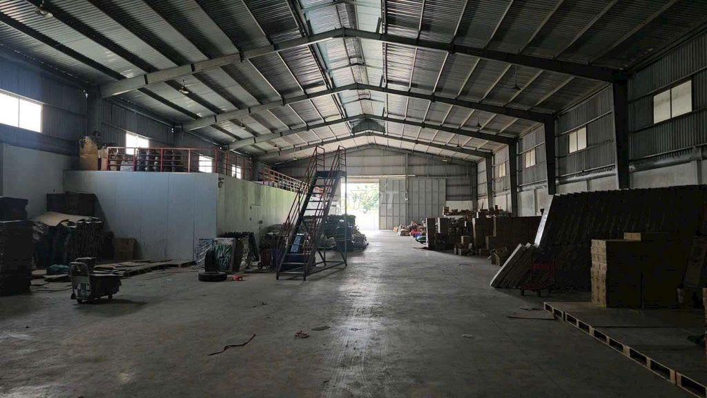 cho thuê nhà kho Tổng 1400m tại an phú đông .Q12