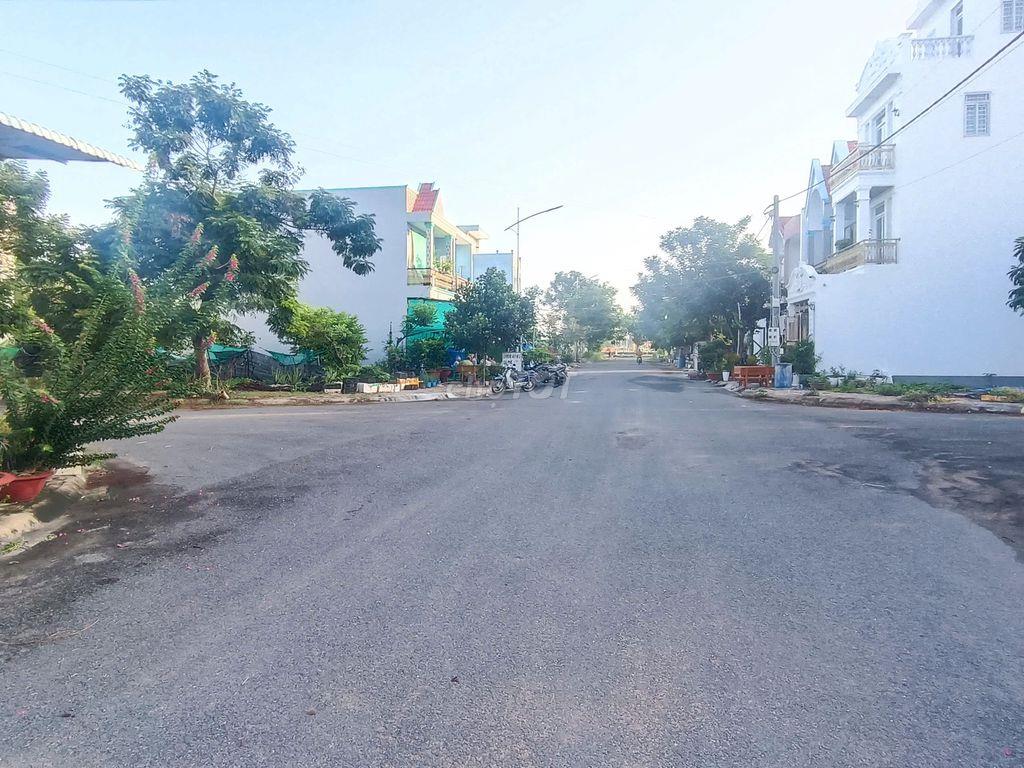 Lô đất 100m2  FULL thổ cư Tân Tập ,  MT  DT830
