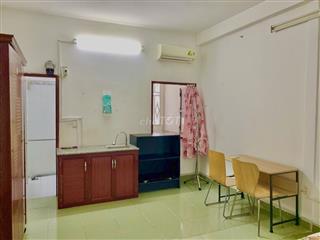Cho thuê full tầng 2 phòng ngủ, 3-4 bạn thoải mái, công viên trước cửa