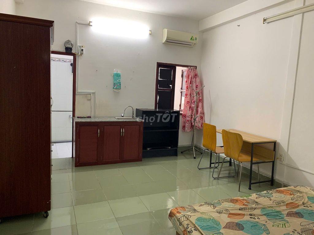 Cho thuê full tầng 2 phòng ngủ, 3-4 bạn thoải mái, công viên trước cửa