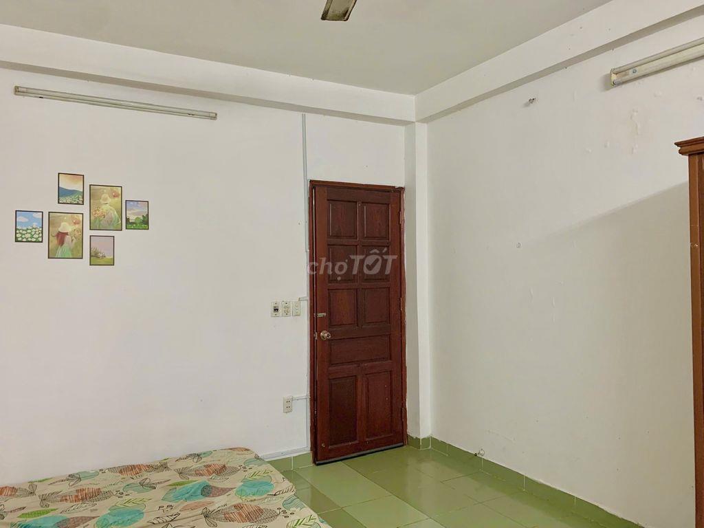 Cho thuê full tầng 2 phòng ngủ, 3-4 bạn thoải mái, công viên trước cửa