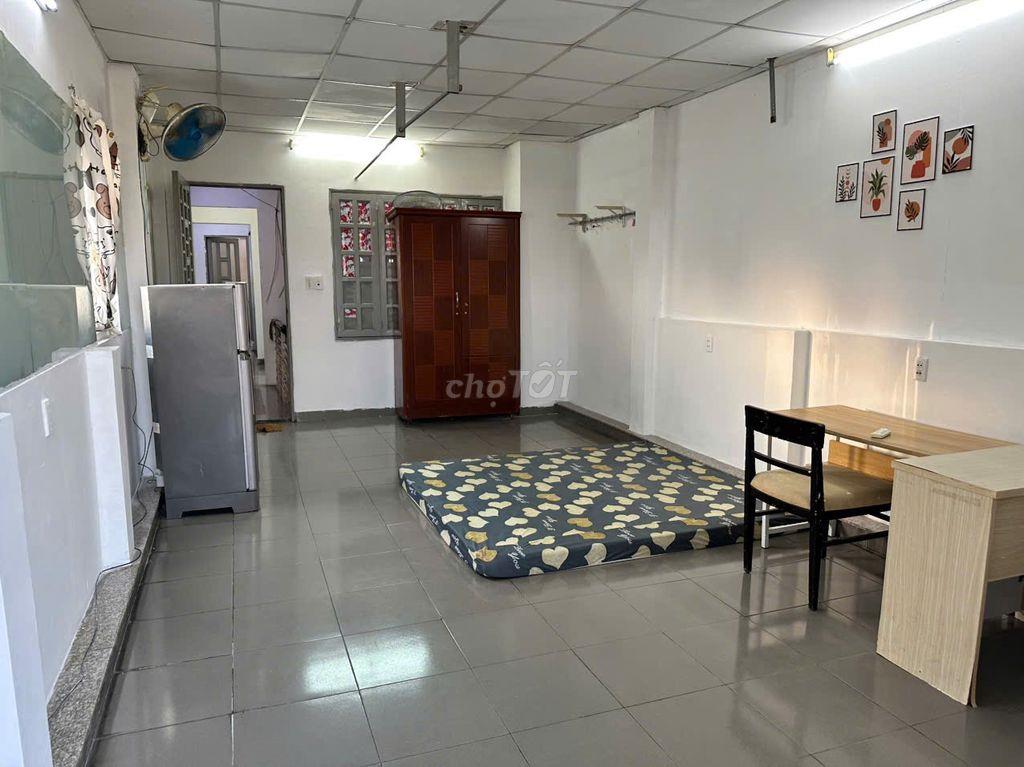 CHO THUÊ 2 PHÒNG NGỦ, 3-4 NGƯỜI Ở, SÁT CÔNG VIÊN GẦN ĐH IUH và VLU