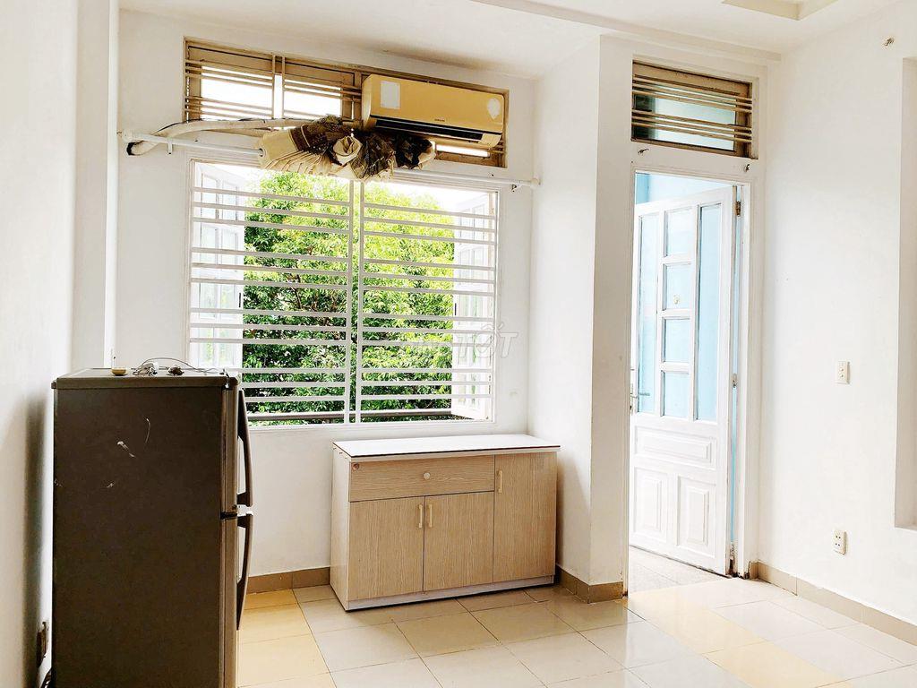 CHO THUÊ PHÒNG TRỌ BÌNH THẠNH, TRƯỚC NHÀ LÀ CÔNG VIÊN Ở 3-4 THOẢI MÁI