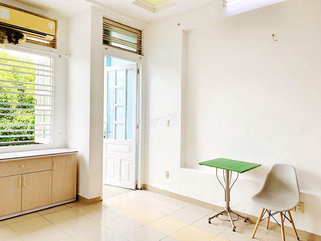 CHO THUÊ PHÒNG TRỌ BÌNH THẠNH, TRƯỚC NHÀ LÀ CÔNG VIÊN Ở 3-4 THOẢI MÁI