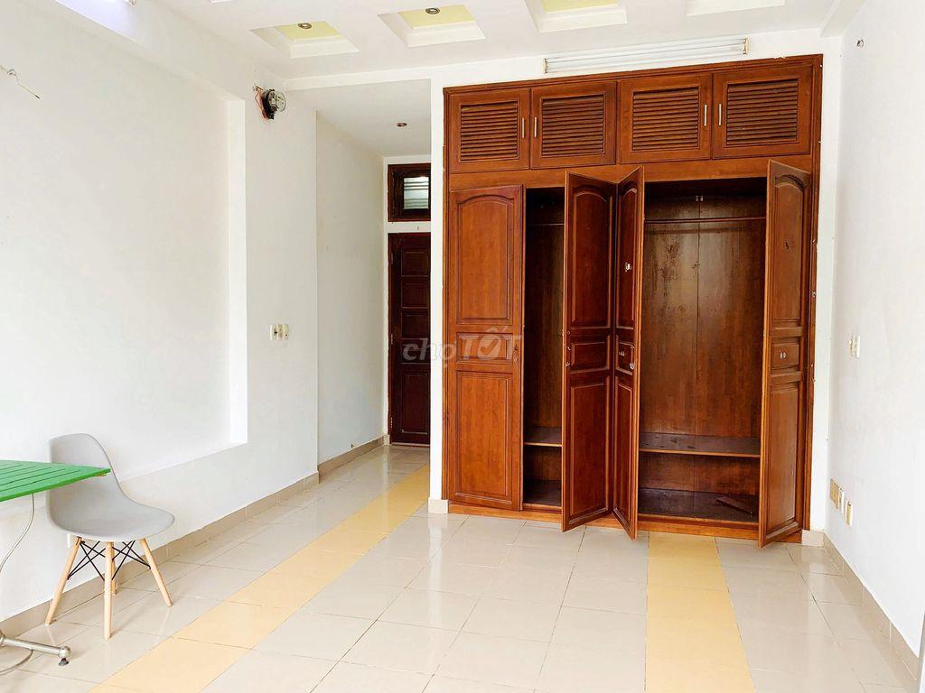 CHO THUÊ PHÒNG TRỌ BÌNH THẠNH, TRƯỚC NHÀ LÀ CÔNG VIÊN Ở 3-4 THOẢI MÁI