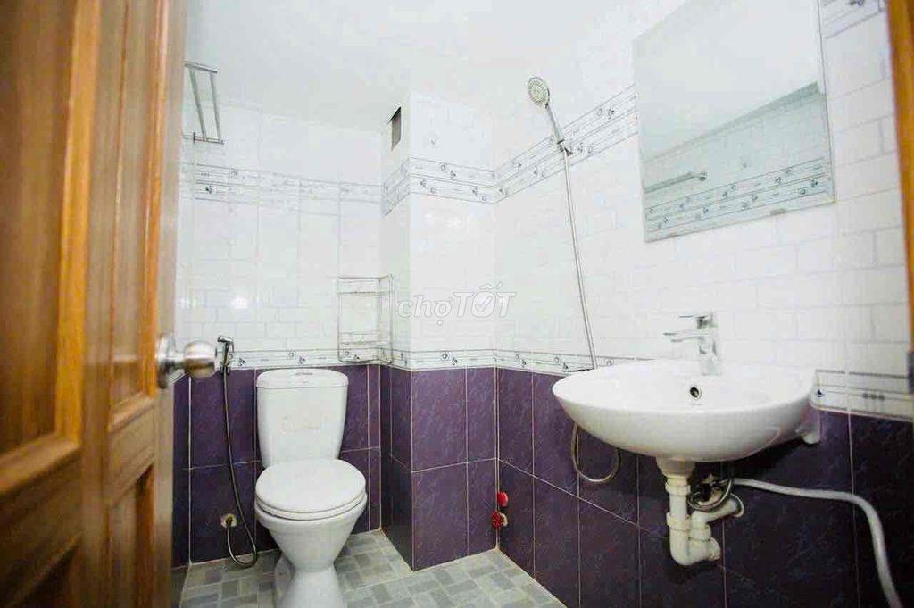 Mặt bằng kinh doanh hoặc căn hộ dịch vụ 2 phòng ngủ
