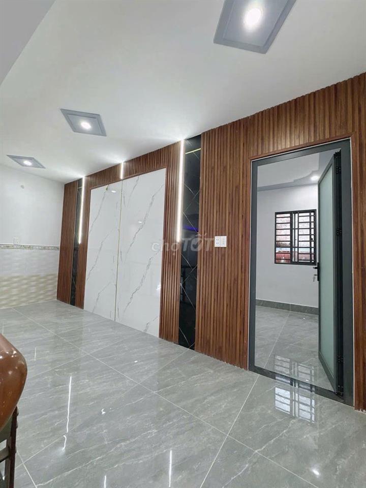 Nhà sát trường cấp 1/2 Đông Hòa