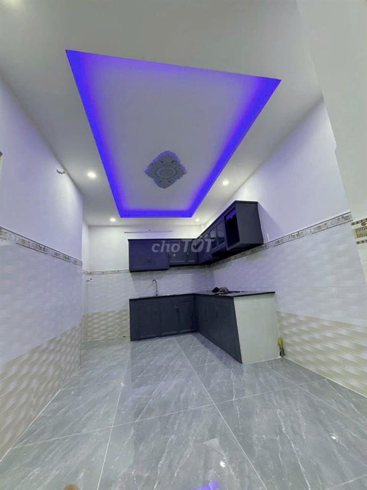 Nhà sát trường cấp 1/2 Đông Hòa
