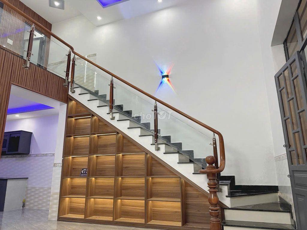 Nhà sát trường cấp 1/2 Đông Hòa