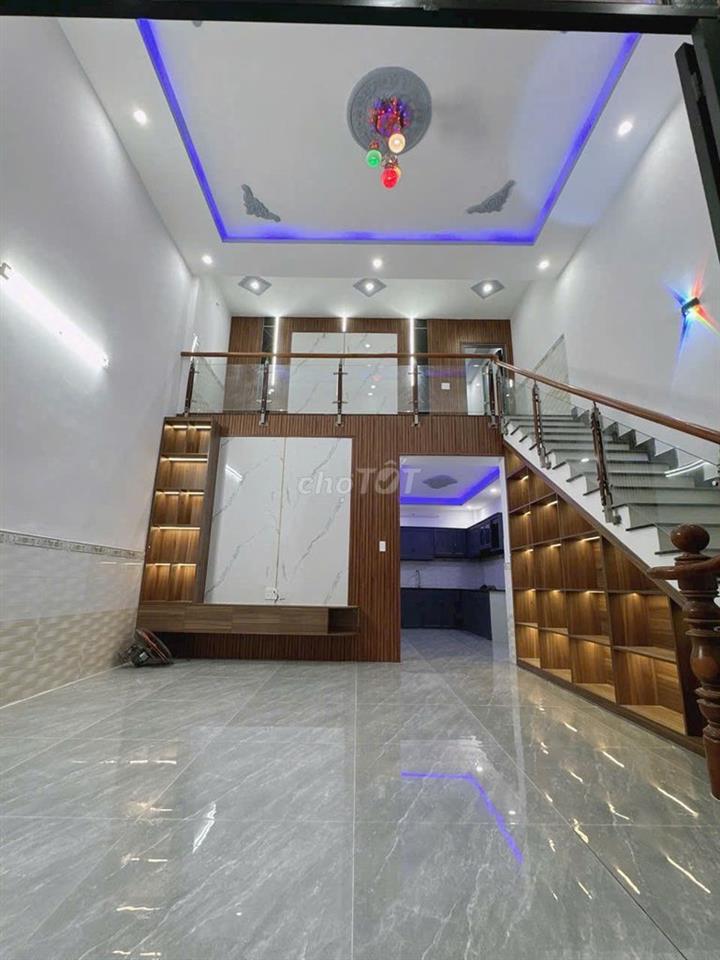 Nhà sát trường cấp 1/2 Đông Hòa