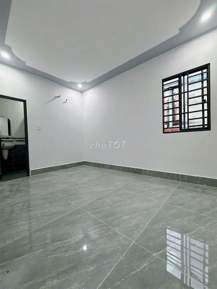 Nhà sát trường cấp 1/2 Đông Hòa