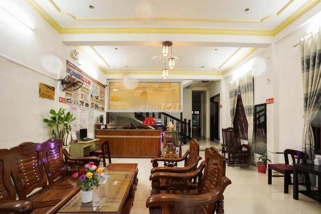 CHO THUÊ NHÀ NGUYÊN CĂN 2 TẦNG - MT 12M - ĐƯỜNG 19,5M - NGAY NGÃ TƯ
