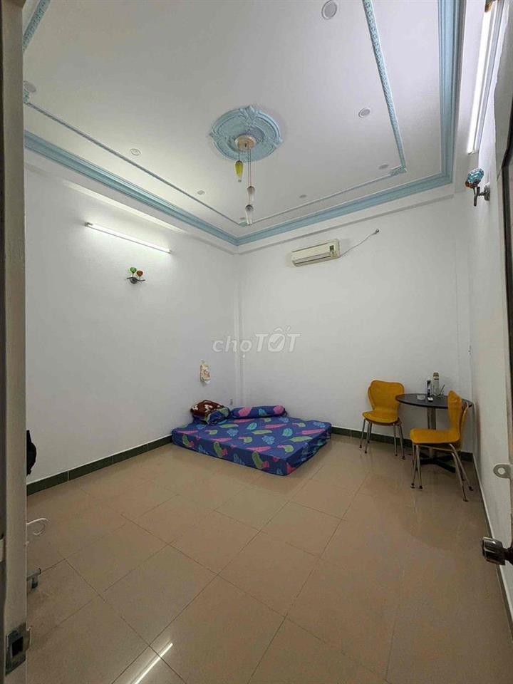 Phòng cho thuê trong chợ Bình Long
