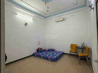 Phòng cho thuê trong chợ Bình Long