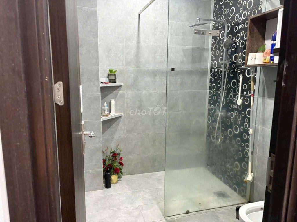 cho thuê nhà phú mỹ 10tr full nội thất sân ôtô gần tiểu học phú tân