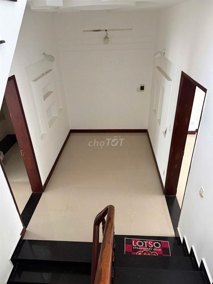 Biệt thự  giá rẻ khu dân cư yên tĩnh ở Bình Chánh