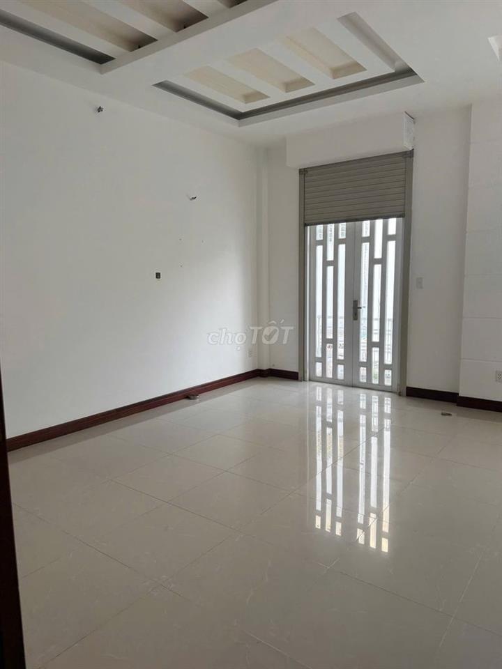 Biệt thự  giá rẻ khu dân cư yên tĩnh ở Bình Chánh