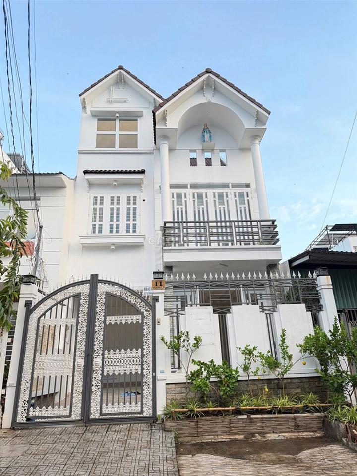 Biệt thự  giá rẻ khu dân cư yên tĩnh ở Bình Chánh