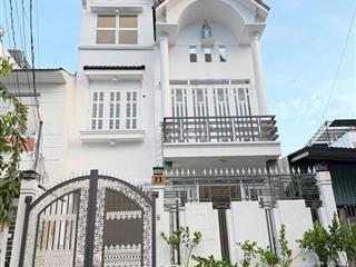 Biệt thự  giá rẻ khu dân cư yên tĩnh ở Bình Chánh