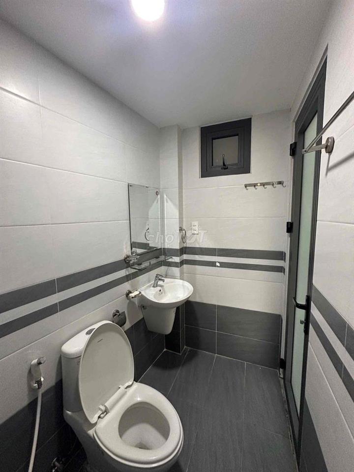 Căn Phòng Ban Công- Đầy Đủ Nội Thất- View Vườn Hoa Giấy