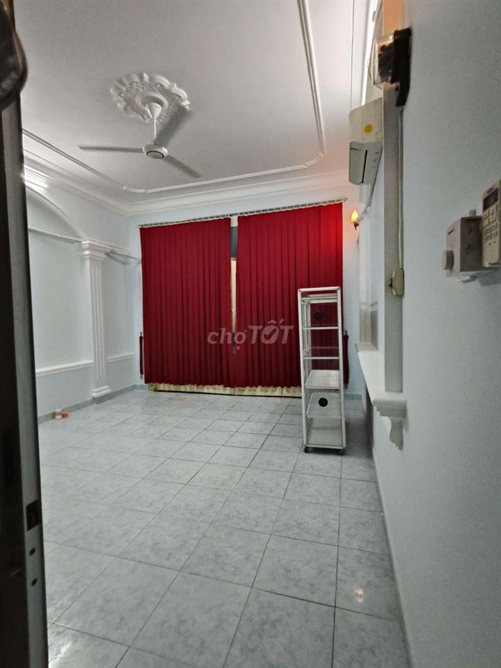 PHÒNG CHO NỮ THUÊ–3.6 TRIỆU/THÁNG – TRUNG TÂM PHÚ NHUẬN – CÓ MÁY LẠNH