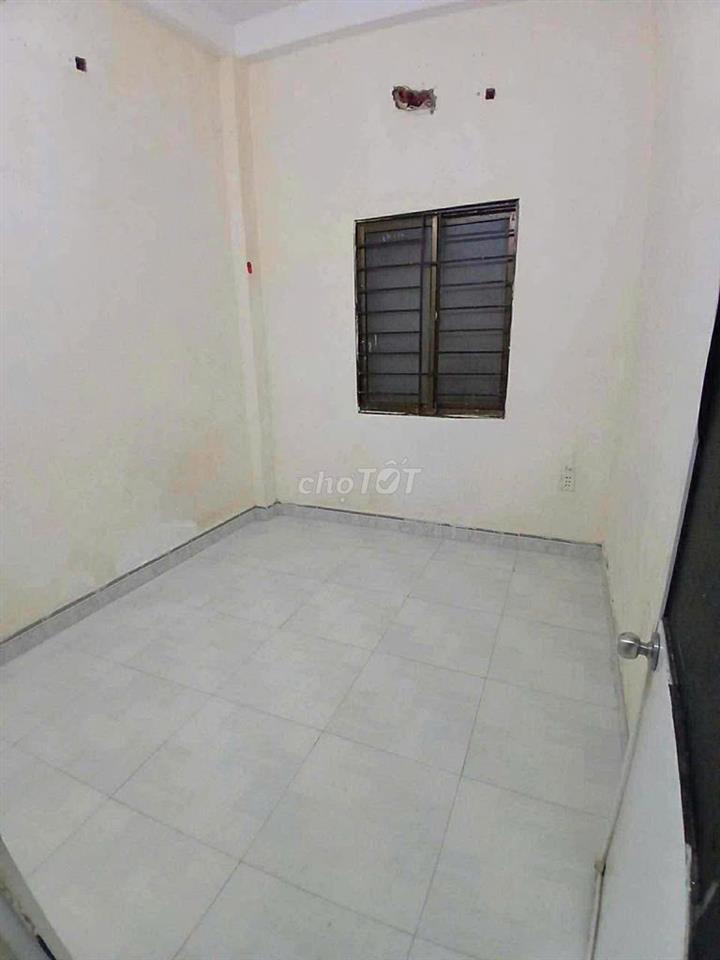 Cần share lại 3 phòng ngủ trong nhà nguyên căn