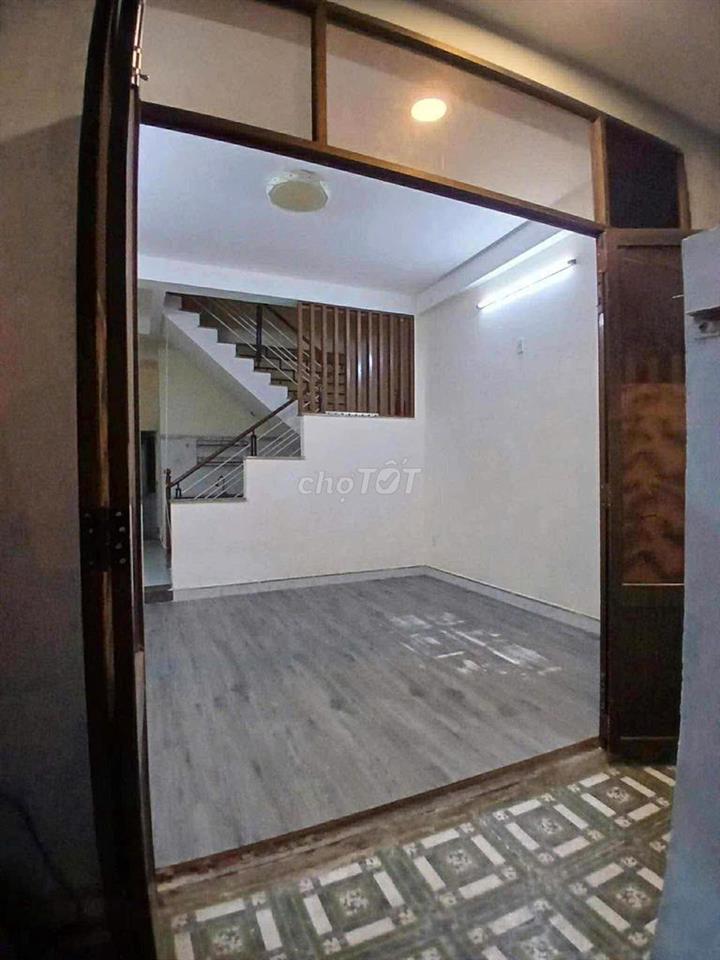 Cần share lại 3 phòng ngủ trong nhà nguyên căn