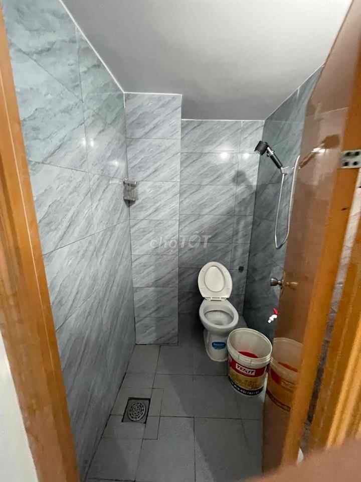 Nhà mới xây, phòng sạch đẹp chưa ai ở
