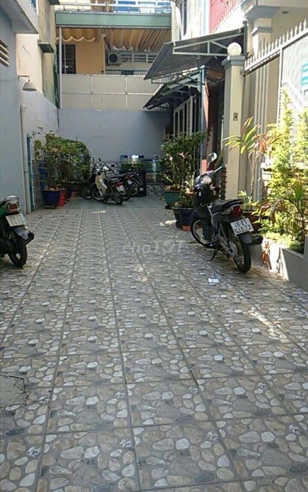 u tiên nữ 