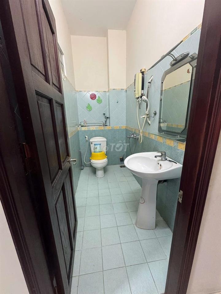 CHO THUÊ NGUYÊN TẦNG 2 PN 1 WC, TRUNG TÂM QUẬN 10, GIÁ THUÊ 9TR/THÁNG