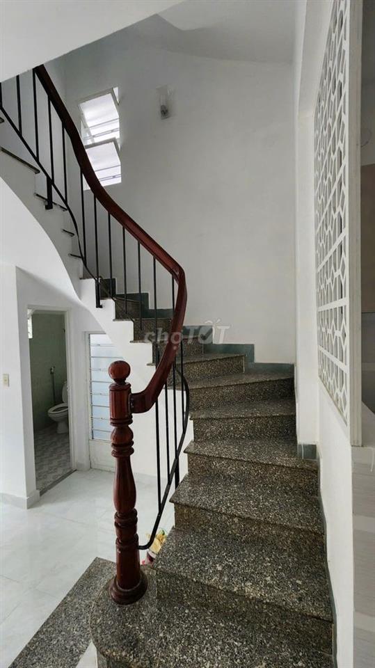 Cho thuê nhà nguyên căn hẻm 80 Trần Quang Diệu