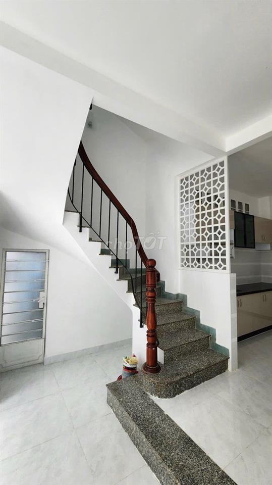 Cho thuê nhà nguyên căn hẻm 80 Trần Quang Diệu