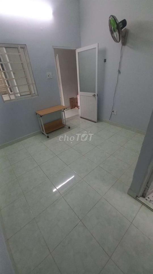 ​Cho thuê phòng trọ Quận 4 an ninh, WC riêng – Gần các trường ĐH, Chợ 