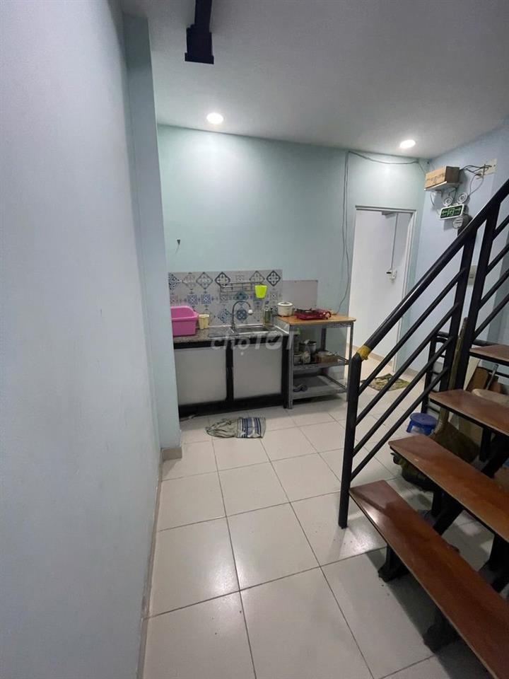 Cho thuê nguyên lầu 1 đối diện Chợ Nhật Tảo, vị trí rất thuận tiện.