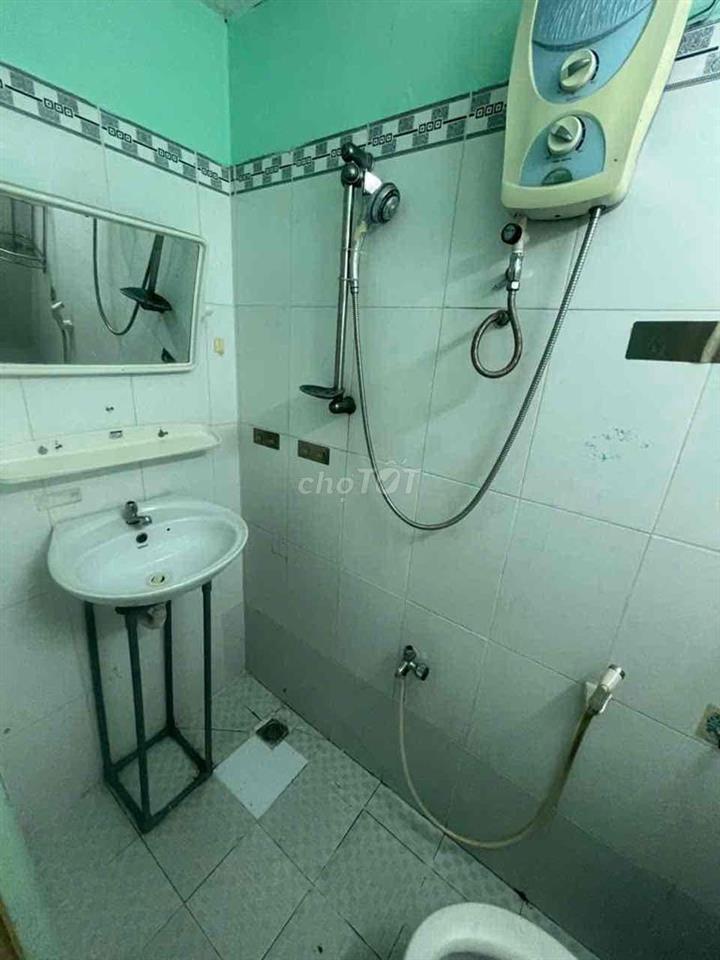 phòng mặt tiền hẻm cụt quận 3