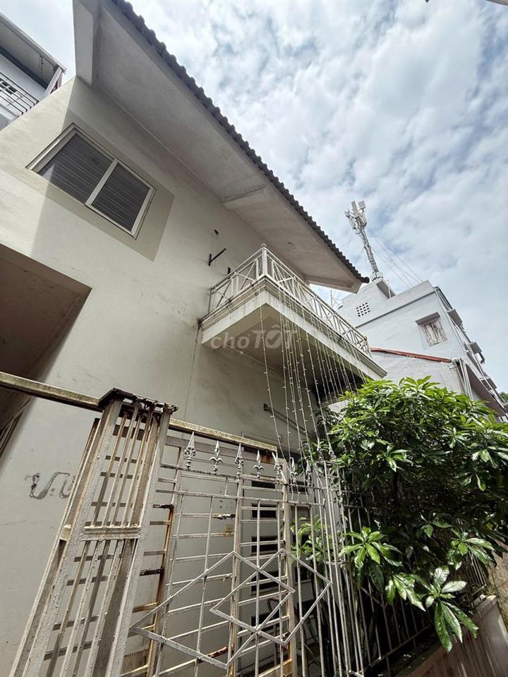 Cho thuê nhà riêng 3 tầng rất đẹp tại phố Tân Ấp, quận Ba Đình, HN
