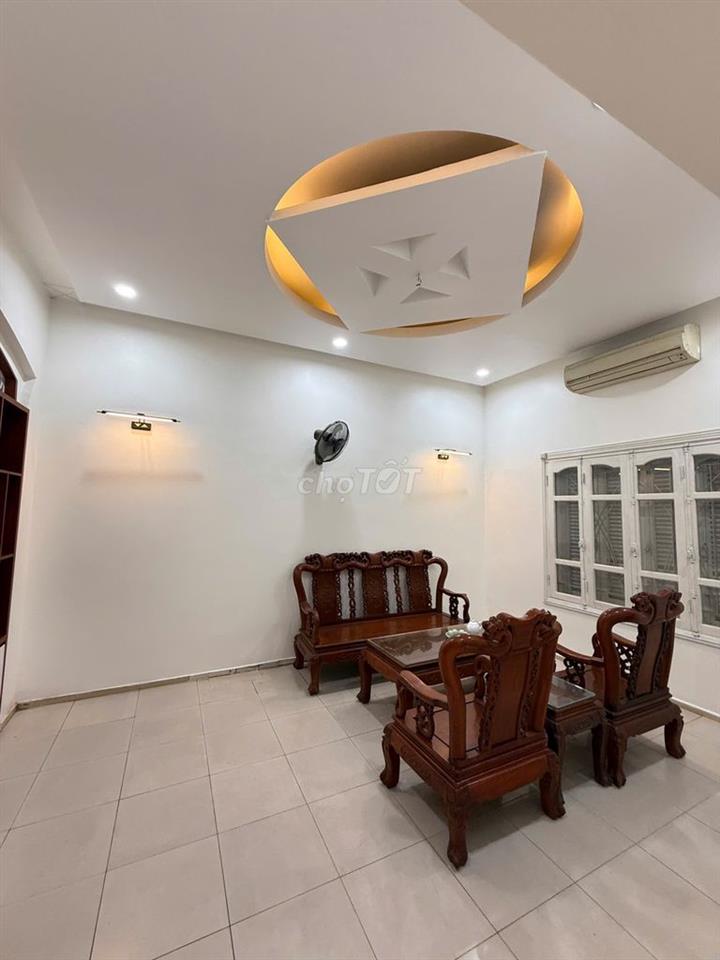 Cho thuê căn Biệt thự siêu hiếm trung tâm quận Ba Đình, phố Văn Cao