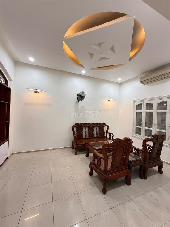 Cho thuê căn Biệt thự siêu hiếm trung tâm quận Ba Đình, phố Văn Cao