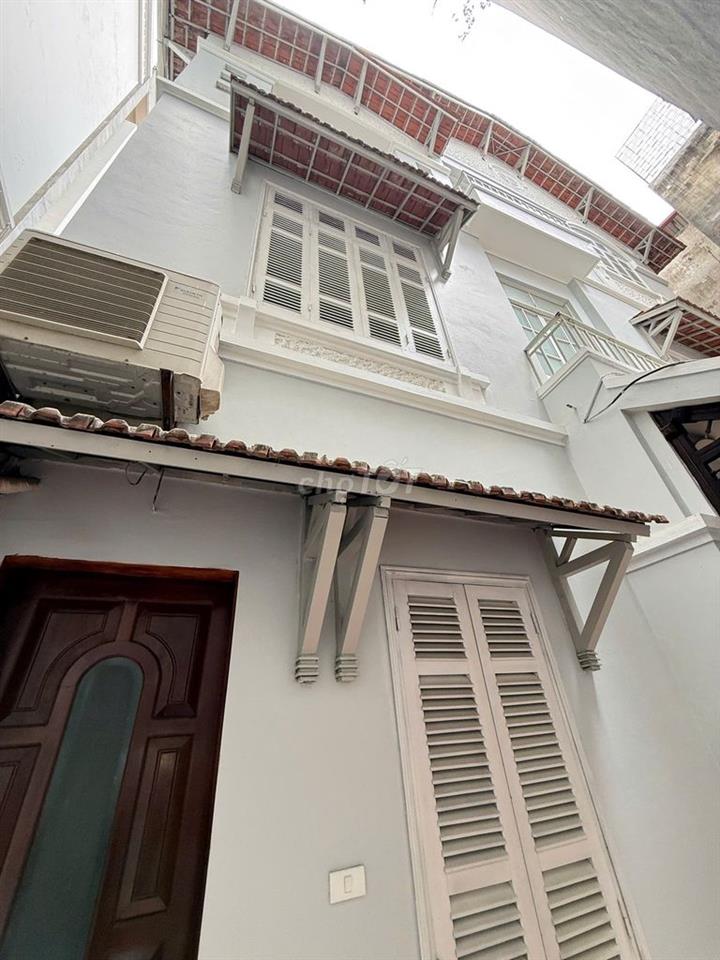 Cho thuê căn Biệt thự siêu hiếm trung tâm quận Ba Đình, phố Văn Cao