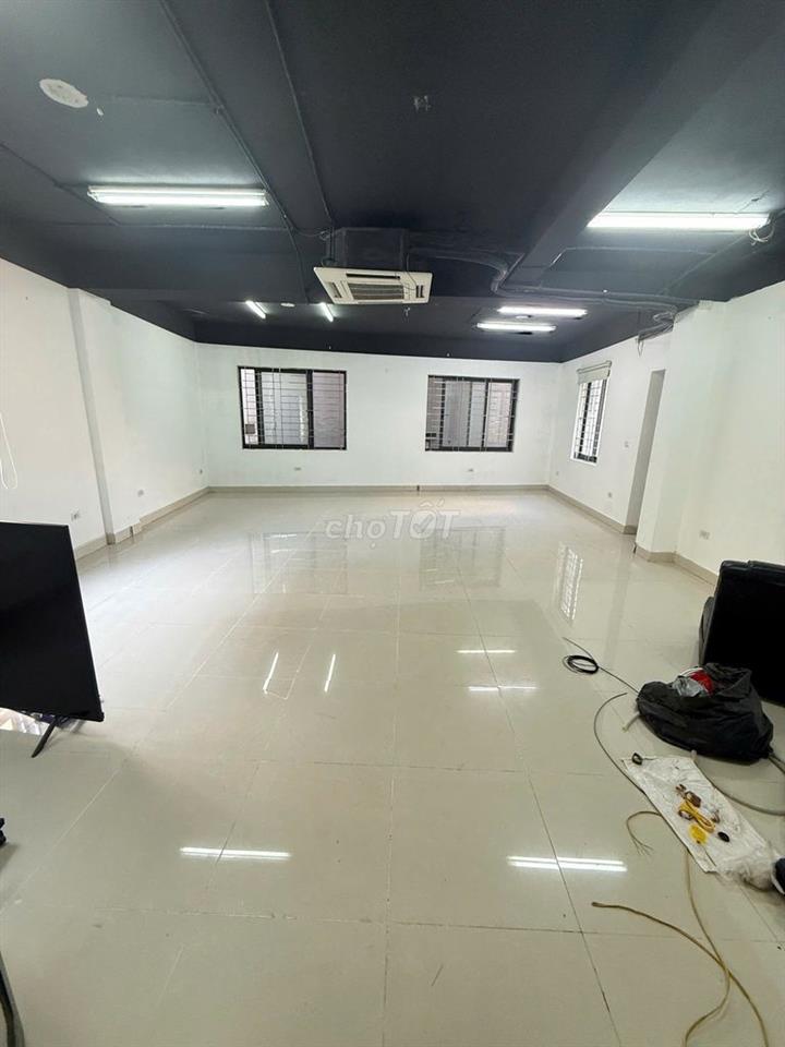 Cho thuê 70m2 làm văn phòng tại phố Đê La Thành, quận Đống Đa, HN