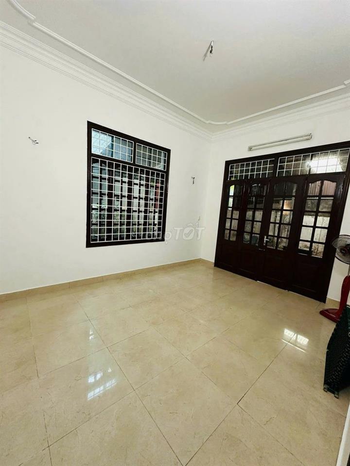  Cho thuê nhà 3 tầng rất đẹp tại mặt phố Tân Ấp, quận Ba Đình, HN