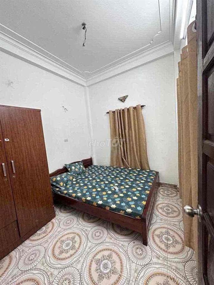 cho thuê nhà nguyên căn 3 tầng tại Ngõ 273 Đê La Thành